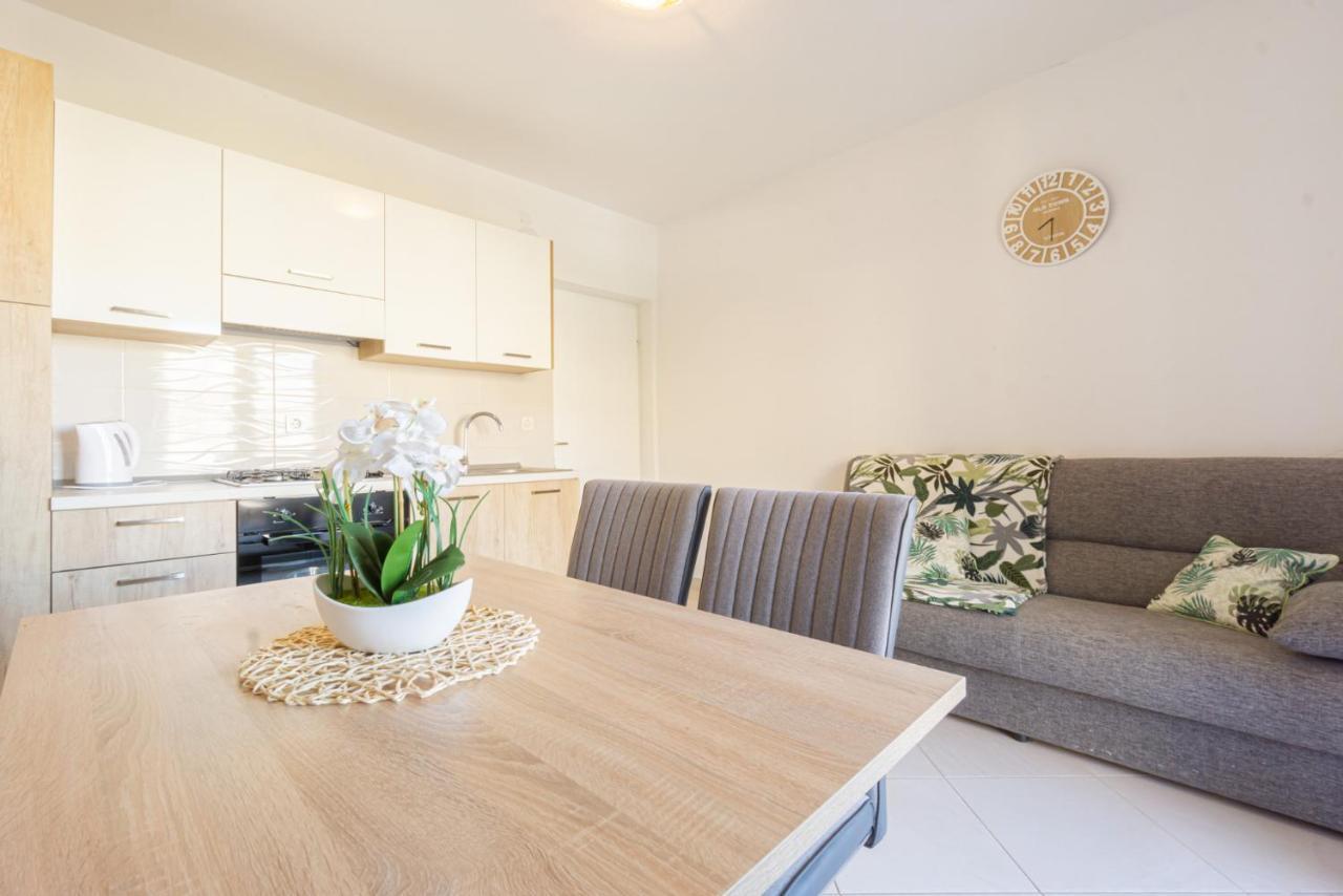 Apartment And Room Bacic 메타이나 외부 사진